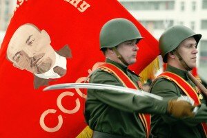 Портреты советских вождей уберут с военных знамен