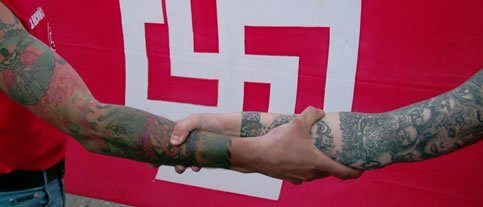 Власти Германии требуют от YouTube удалить неонацистские клипы