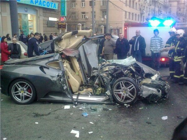 В Москве разбили Ferrari за 350 тысяч евро