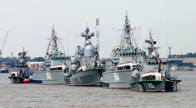 Каспийская флотилия провела учения по противодействию терроризму