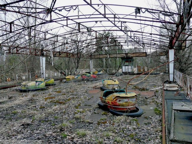Чернобыль. Сталкеры. Фотографии, собранные с разных мест: брошенные города, дома, заводы, улицы.