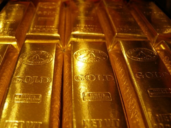 Миллиардеры скупают золото тоннами