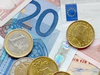 Центробанк понизил курс евро еще на четверть рубля