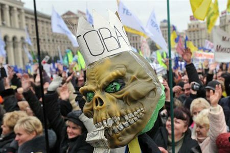 Почти половина украинцев живут в ожидании революции