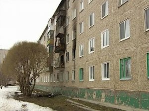 На балконе сгоревшей квартиры в Пермском крае нашли тела младенцев
