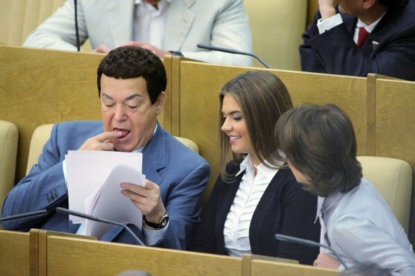 Доходы "звездных" депутатов: Кабаева и Кобзон лидируют в списке