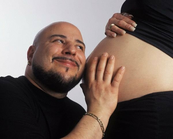 Четверть будущих пап испытывают симптомы беременности