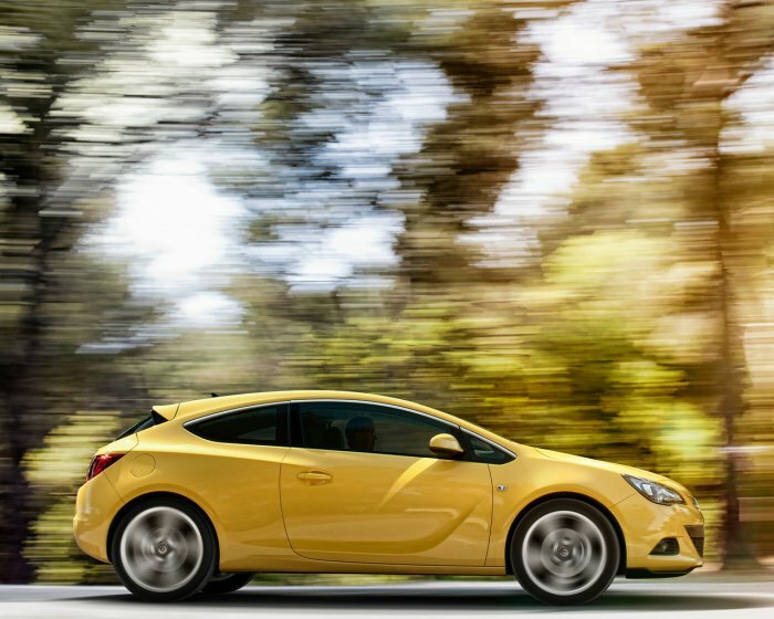 Opel представил официальные фото новой Astra GTC