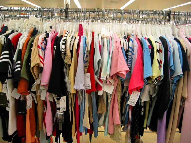 Почти половина одежды в России - подделка
