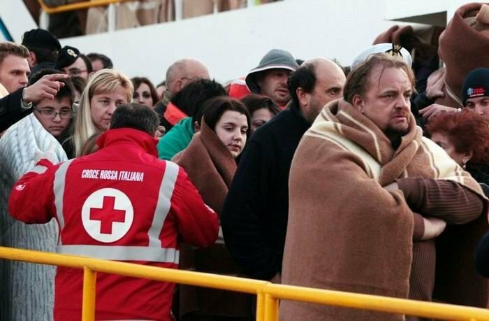 Пассажиры с Costa Concordia заявляют,что русские туристы во время крушения ...
