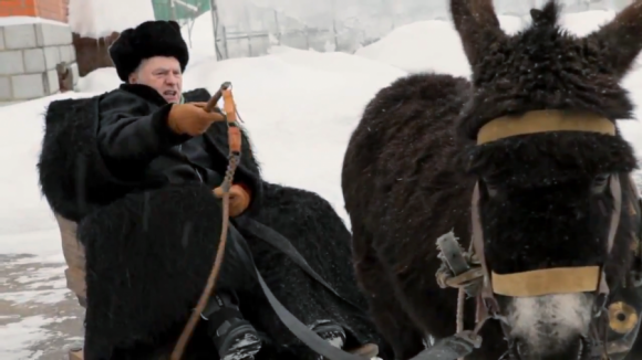 Жириновский заявил, что осел из его рекламного ролика питается лучше, чем н ...