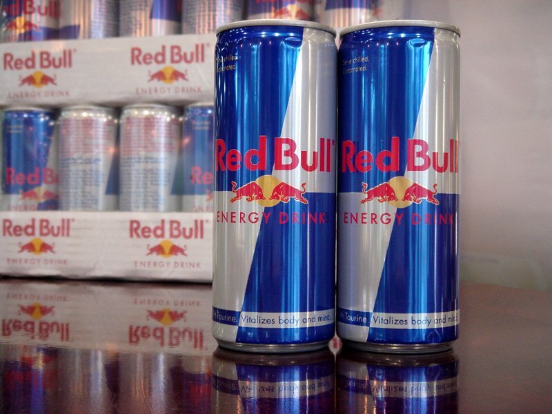 Китайские супермаркеты отказались продавать напиток Red Bull