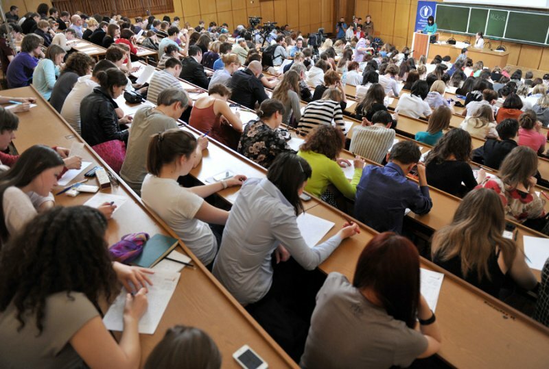 Половина студентов получили "двойки" за тотальный диктант по русскому языку