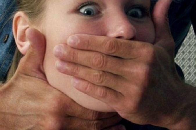 Полиция задержала в Москве педофила, который за одни сутки изнасиловал пять школьниц