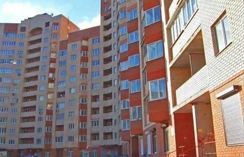 Чиновники решили отменить в России бесплатное жилье