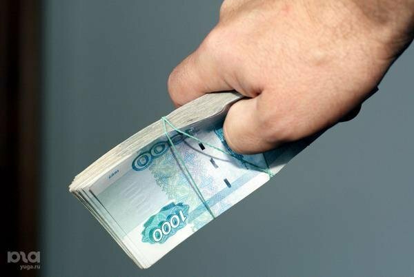Полицейского поймали при получении взятки в 1,5 миллиона рублей