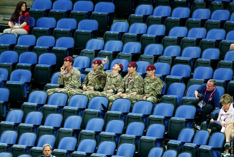 Пустые трибуны на лондонской Олимпиаде оргкомитет заполняет военными и студентами