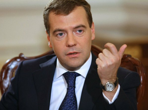 Дмитрий Медведев популяризирует новый антитабачный законопроект