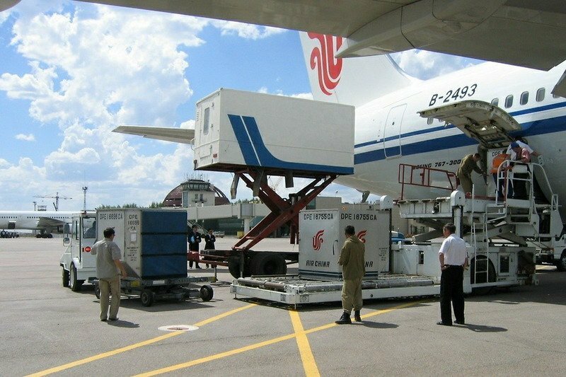 Авиаперевозки - самый надежный и быстрый вид доставки грузов