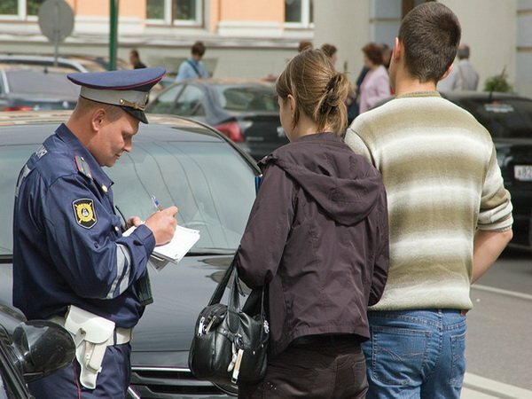 На Украине вступили в силу новые ПДД, а водительские права подорожали