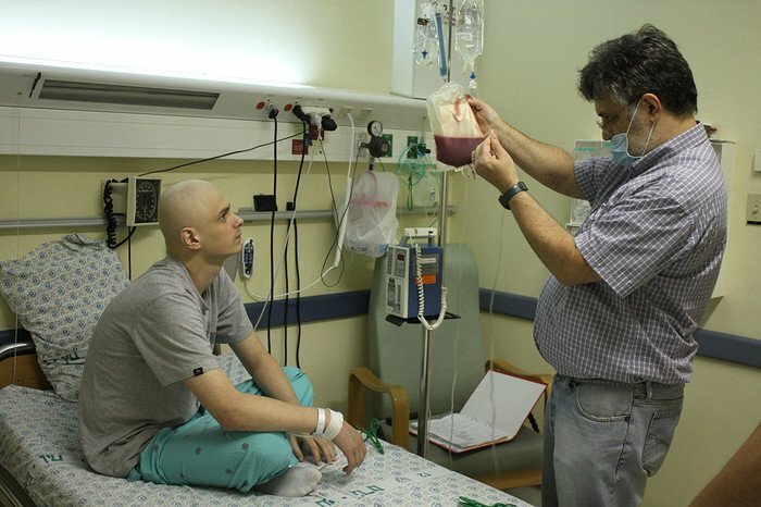 Трансплантация костного мозга способна излечить ВИЧ