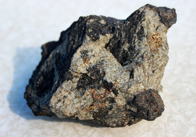 Найденный в Челябинской области осколок метеорита выставлен на продажу по ц ...
