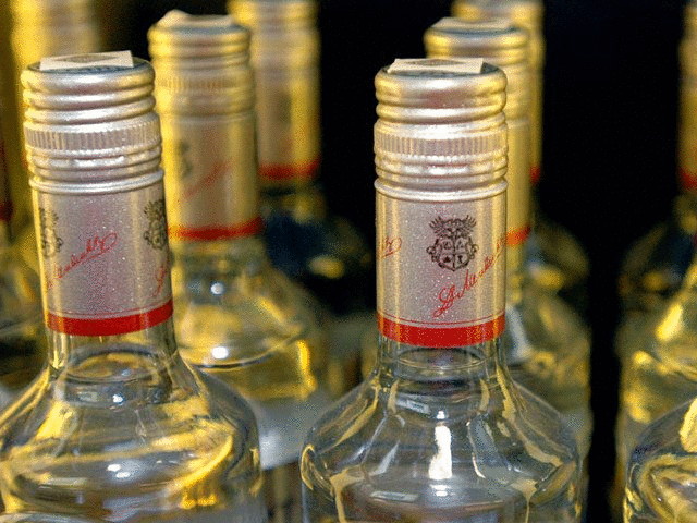 Стоимость пол-литра водки составит 220 рублей