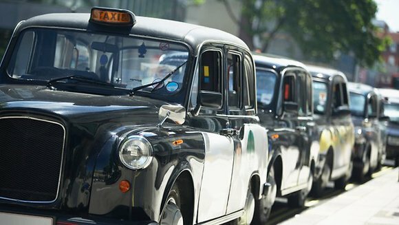 Лондонские такси помогут в праздники справиться с похмельем