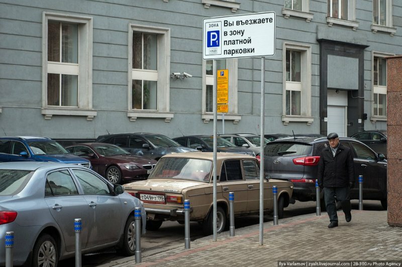 В выходные и праздники платные парковки в Москве станут бесплатными