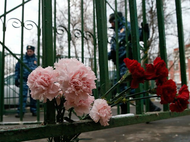 Павел Астахов призвал журналистов оставить в покое одноклассников школьного стрелка Павел Астахов призвал журналистов оставить в покое одноклассников школьного стрелка