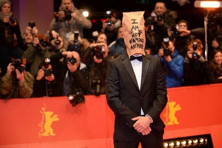 Во время премьеры нового фильма актер Шайя Лабаф вышел на ковровую дорожку с пакетом на голове