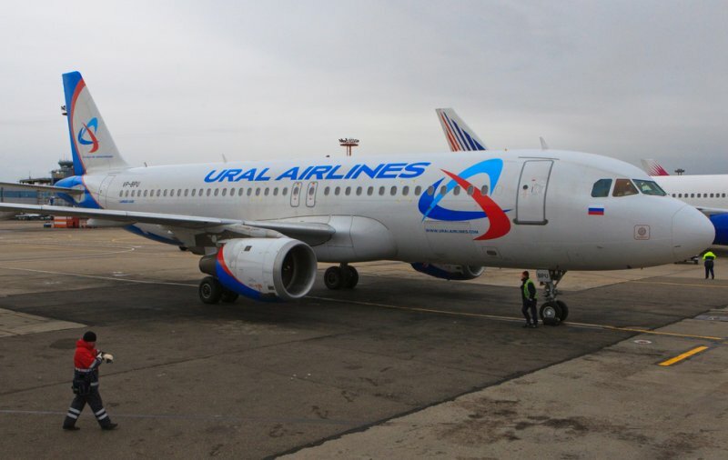 В Дубае из российского самолета выпала стюардесса