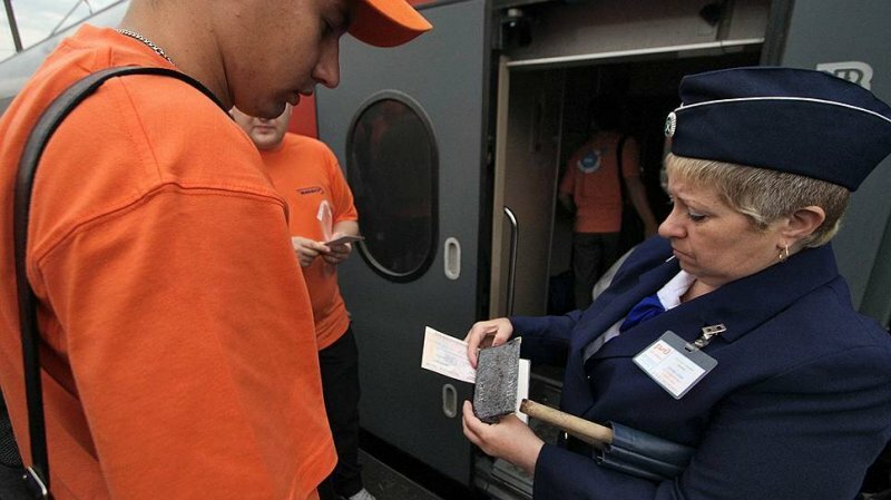 В России введут единый проездной на поезд и самолет
