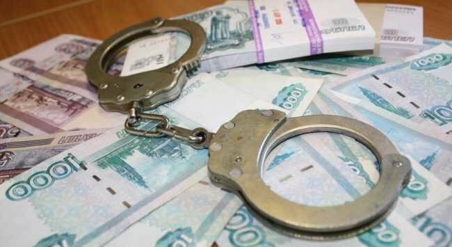 Полицейский съел взятку 160 тысяч рублей