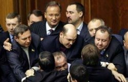 В Верховной Раде Украины решают вопросы кулаками