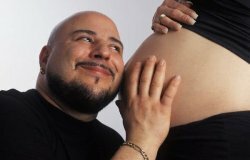Четверть будущих пап испытывают симптомы беременности