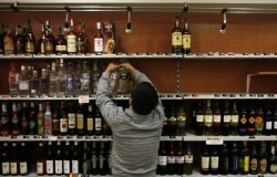 Власти Чехии ввели запрет на продажу алкоголя крепче 20 градусов