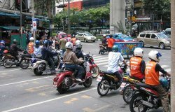 Водителей скутеров заставят сдавать на права
