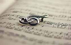 Наш ресурс рекомендует использование главного музыкального поисковика Рунета - muzebra.com