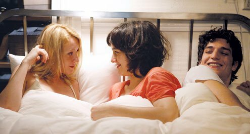 Секс втроем: как ублажить двух женщин сразу?