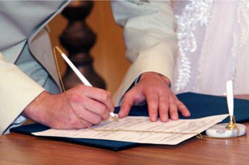 Министерство юстиции собирается запретить вступать в брак до 21 года