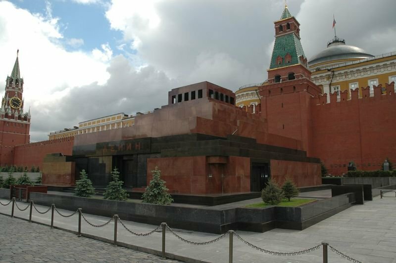 Продлили период ремонта Мавзолея Ленина