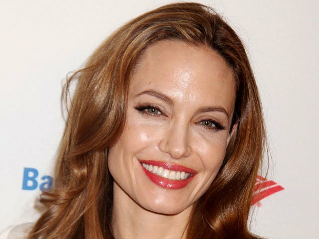 Анджелина Джоли удалила обе груди, чтобы избежать рака молочной железы