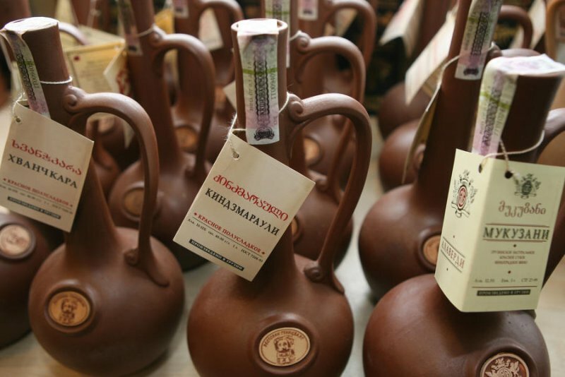Роспотребнадзор разрешил ввоз грузинских вин и минеральной воды в Россию