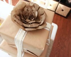 Как оформить и доставить подарок с помощью коробок для цветов и других сред ...