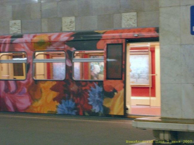 «Поезд-акварель» в Московском метро