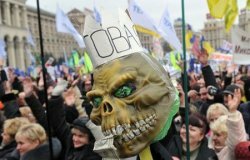 Почти половина украинцев живут в ожидании революции
